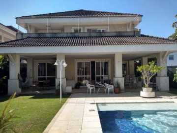 Casa no Condomínio Quintas do Rio, com 654 m2
