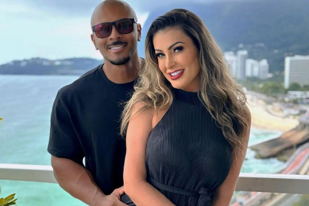 Andressa Urach estrela capa da ‘Playboy África’ com o namorado